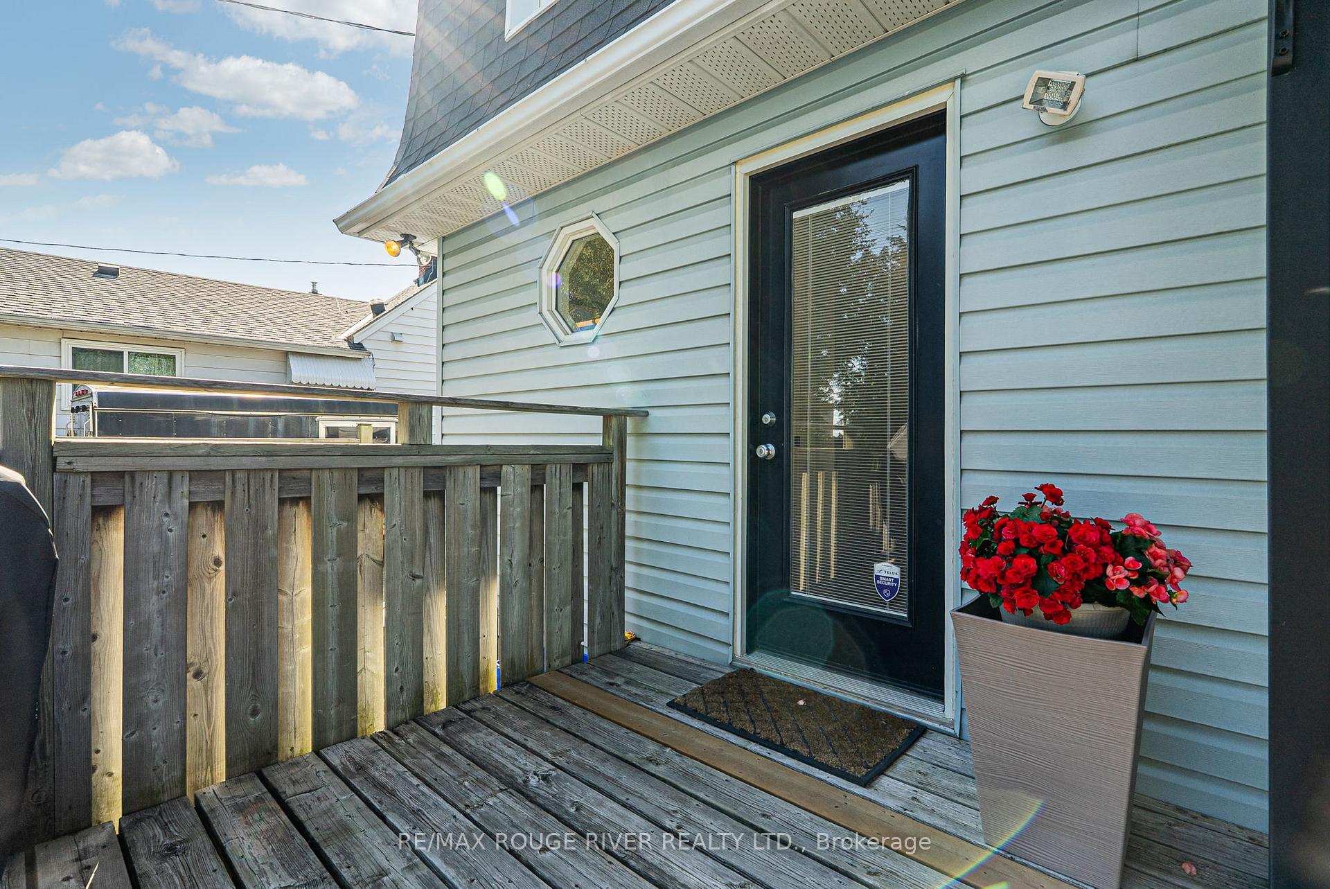 Photo 43 of 121 Exeter Road, Ajax, South East — HOMEH