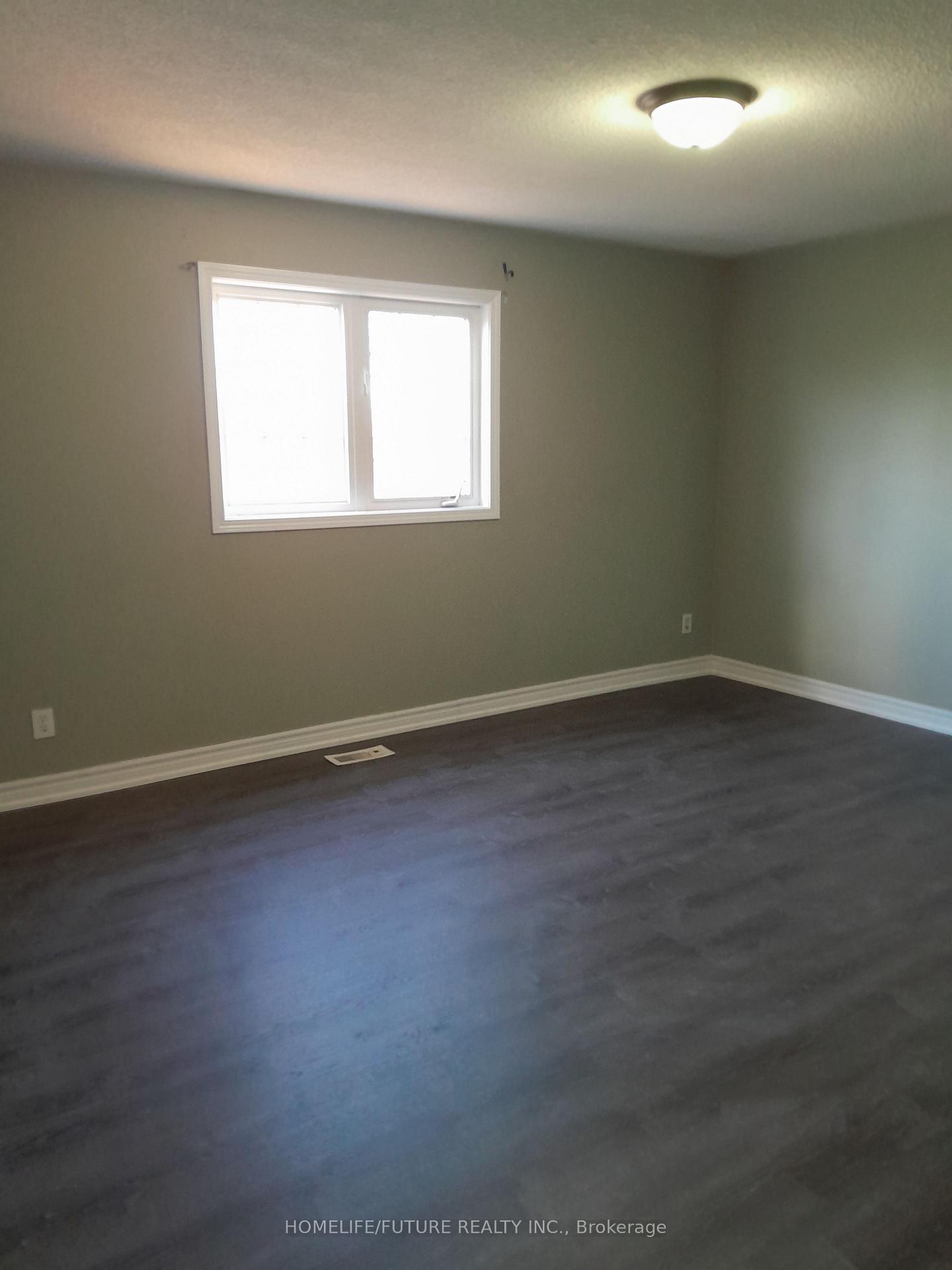 Photo 19 of 1524 Sarasota Crescent, Oshawa, Samac — HOMEH