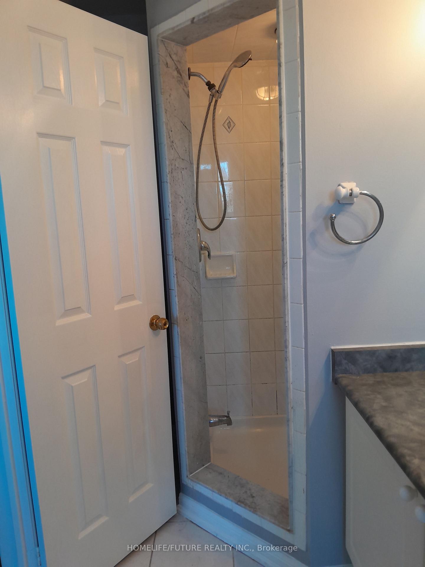 Photo 22 of 1524 Sarasota Crescent, Oshawa, Samac — HOMEH