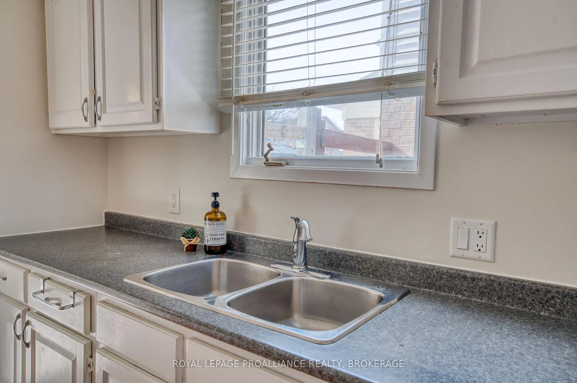 Photo 12 of 937 Killarney Crescent, Kingston, East Gardiners Rd — HOMEH