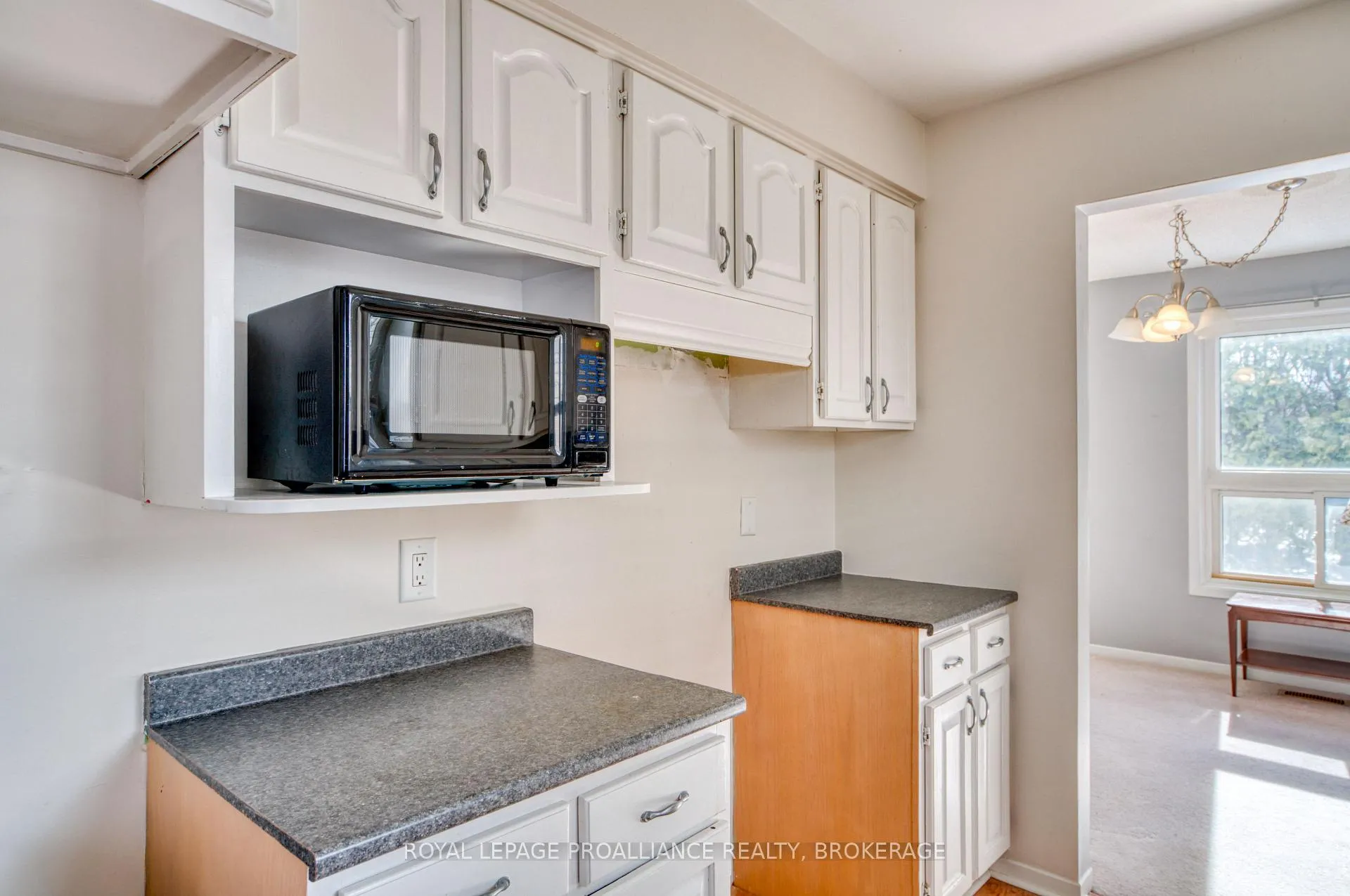 Photo 13 of 937 Killarney Crescent, Kingston, East Gardiners Rd — HOMEH