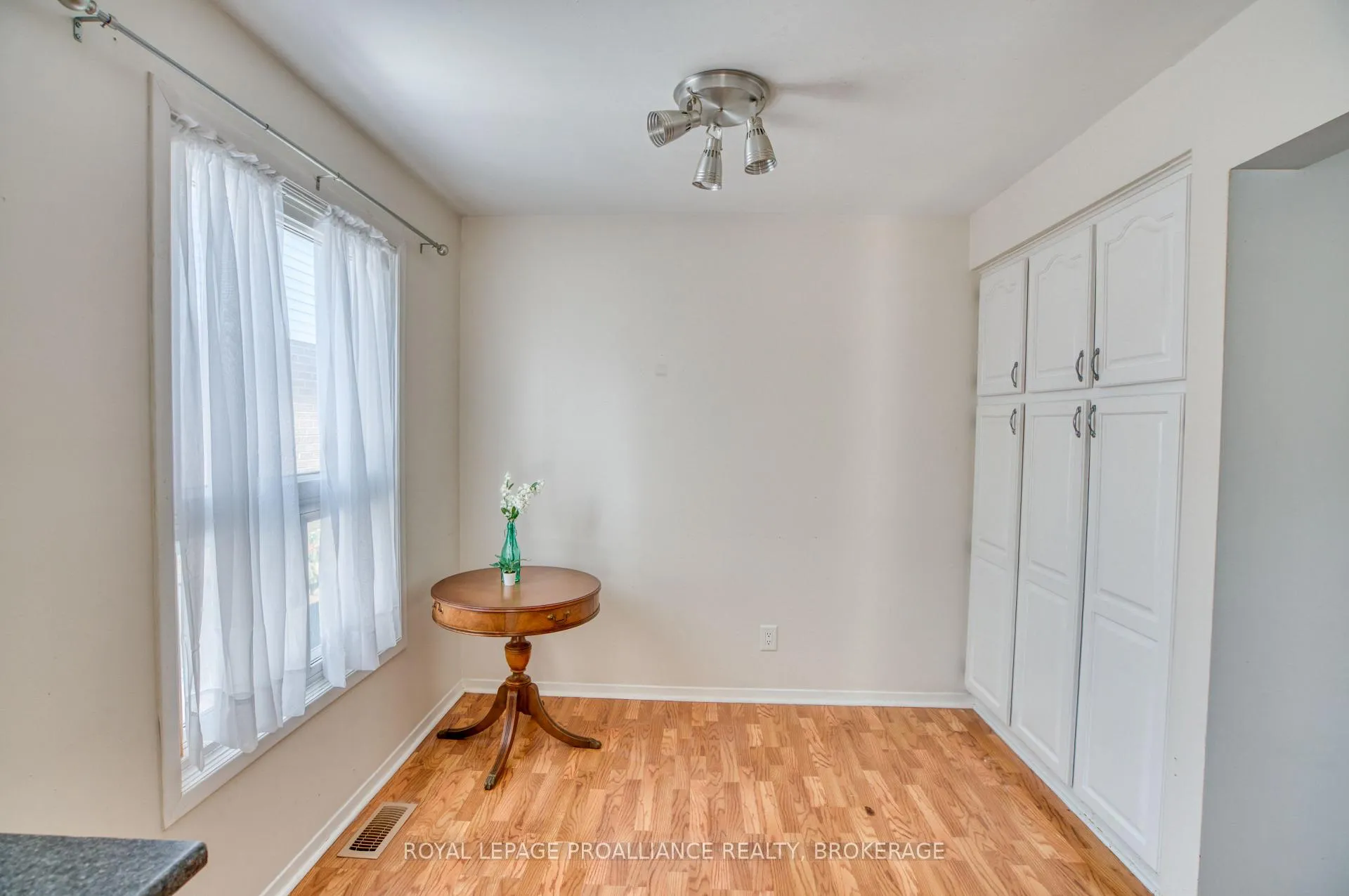 Photo 14 of 937 Killarney Crescent, Kingston, East Gardiners Rd — HOMEH