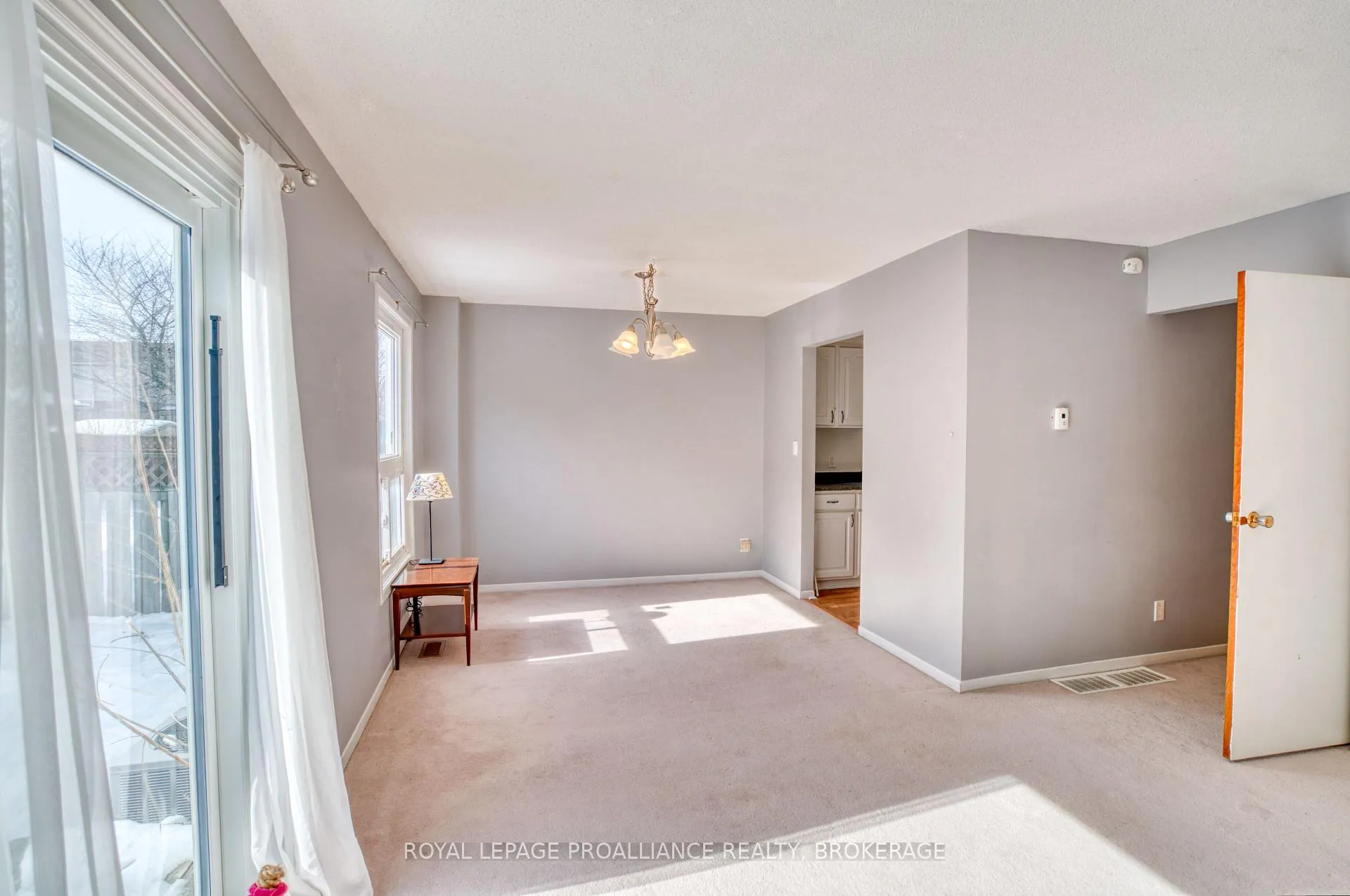 Photo 22 of 937 Killarney Crescent, Kingston, East Gardiners Rd — HOMEH