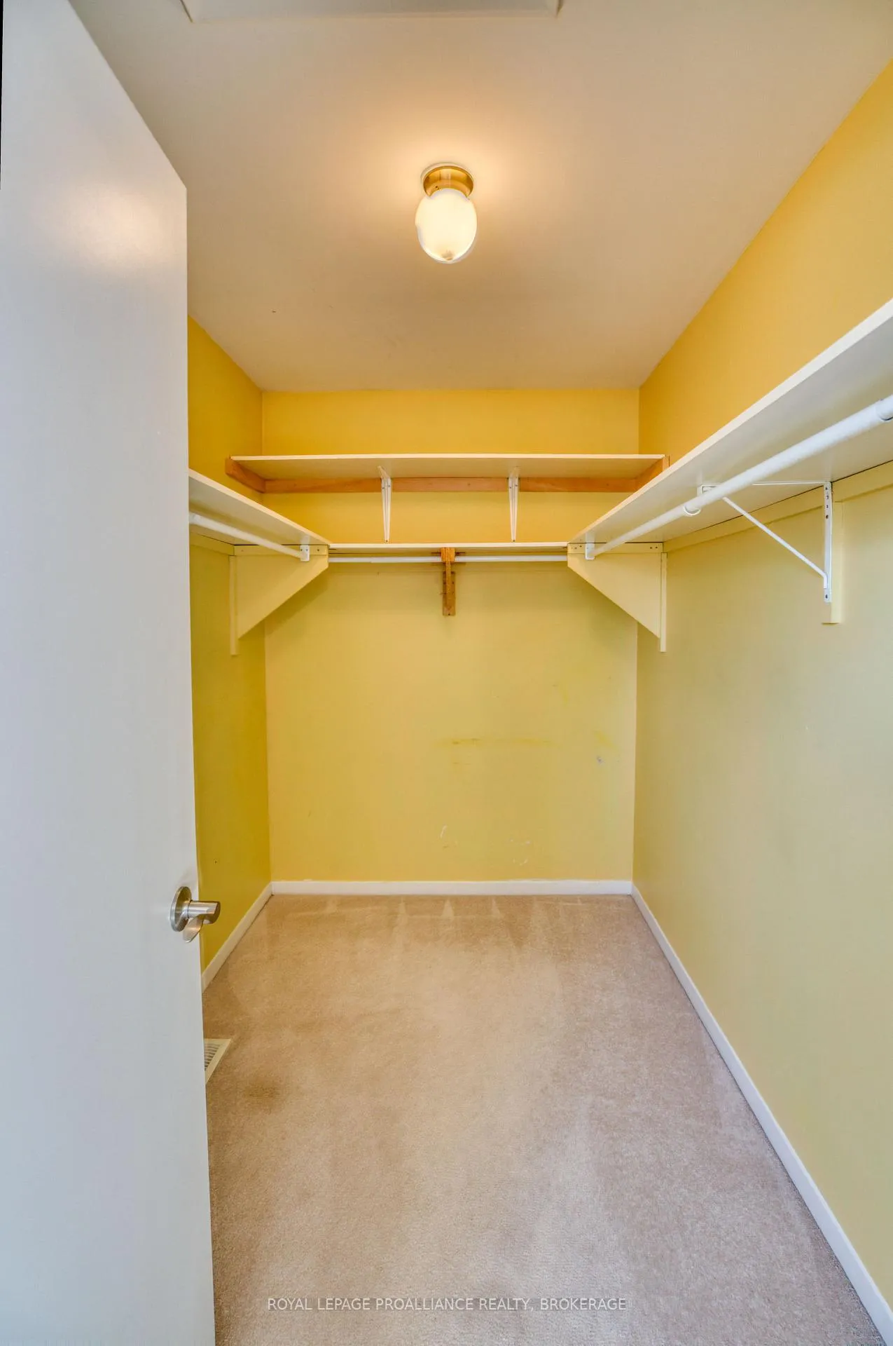 Photo 30 of 937 Killarney Crescent, Kingston, East Gardiners Rd — HOMEH