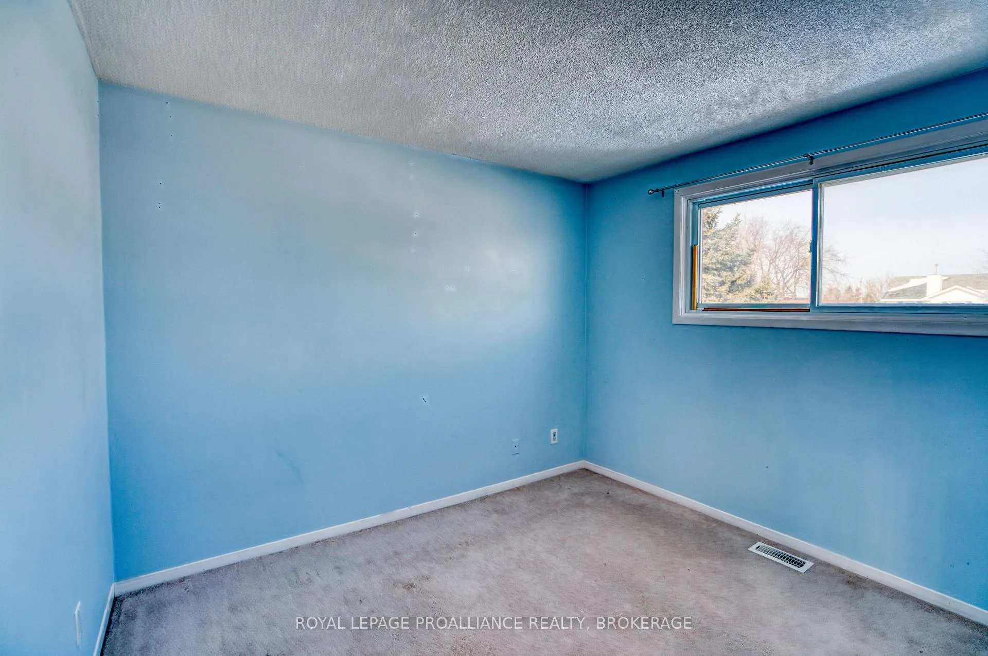 Photo 43 of 937 Killarney Crescent, Kingston, East Gardiners Rd — HOMEH