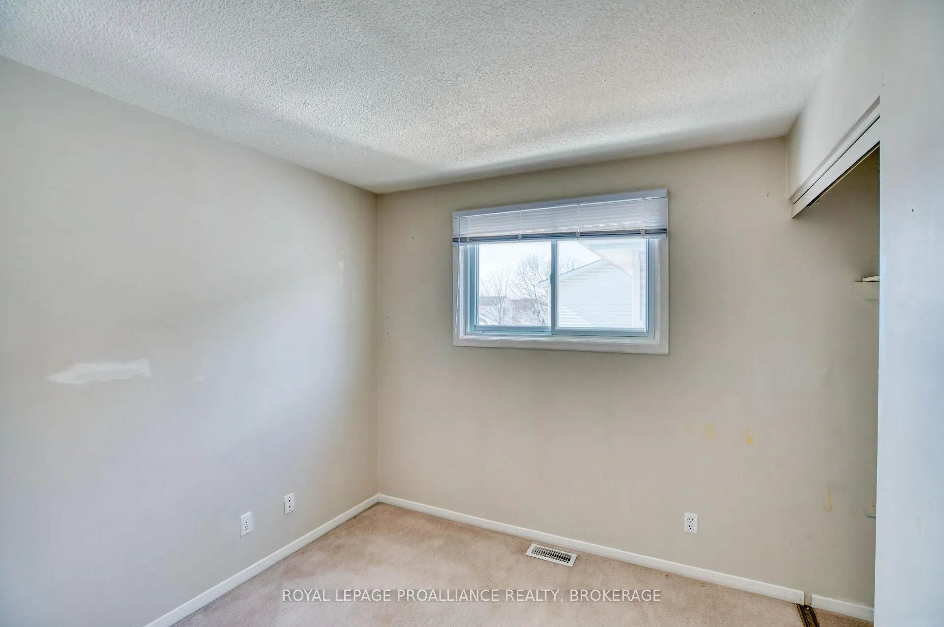 Photo 45 of 937 Killarney Crescent, Kingston, East Gardiners Rd — HOMEH