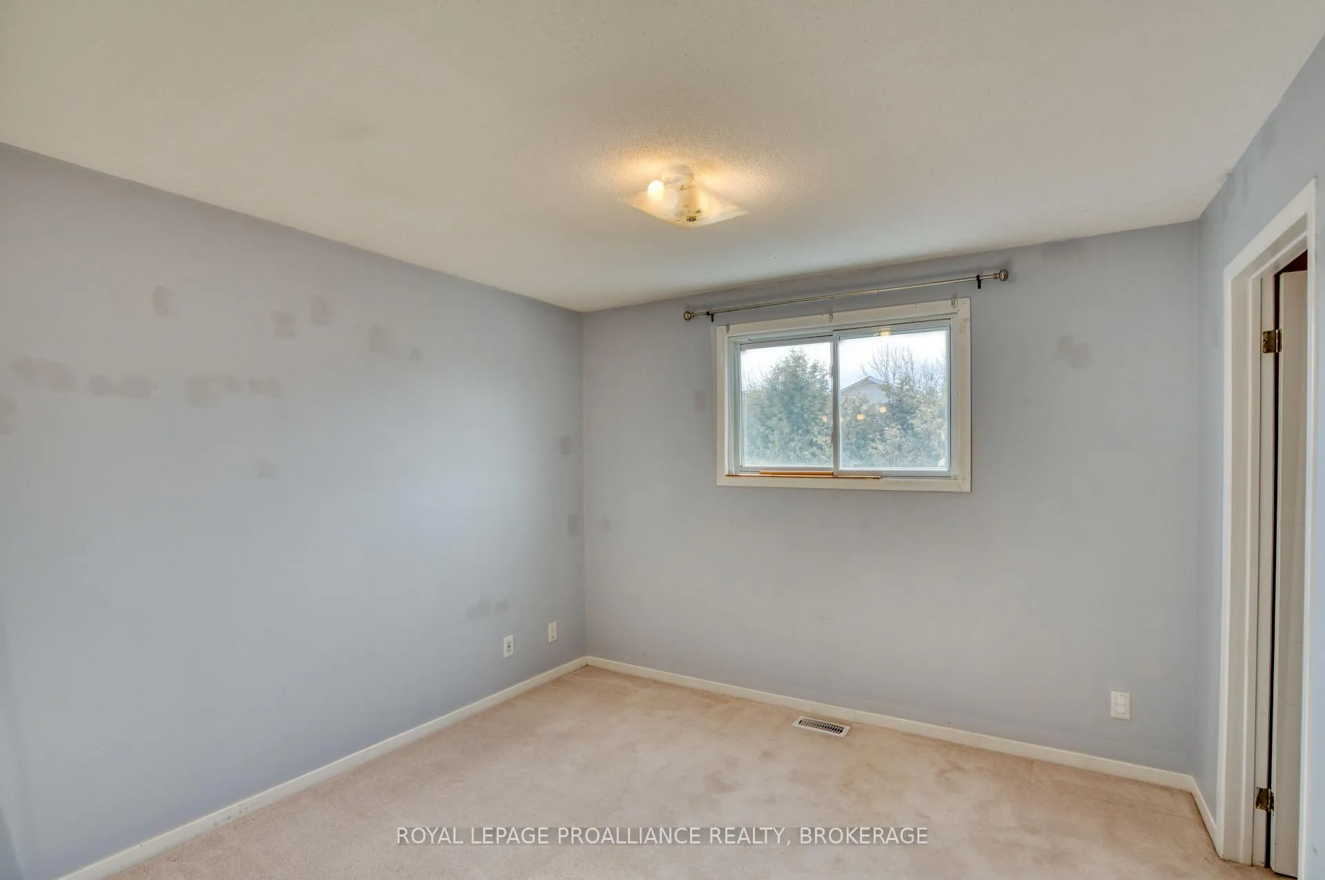 Photo 47 of 937 Killarney Crescent, Kingston, East Gardiners Rd — HOMEH