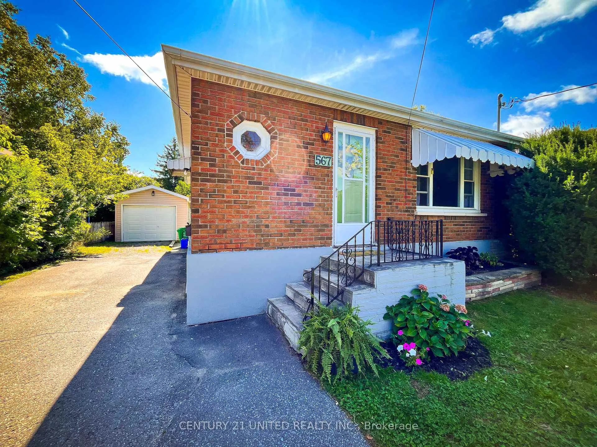 Front of 567 O'Connell Road