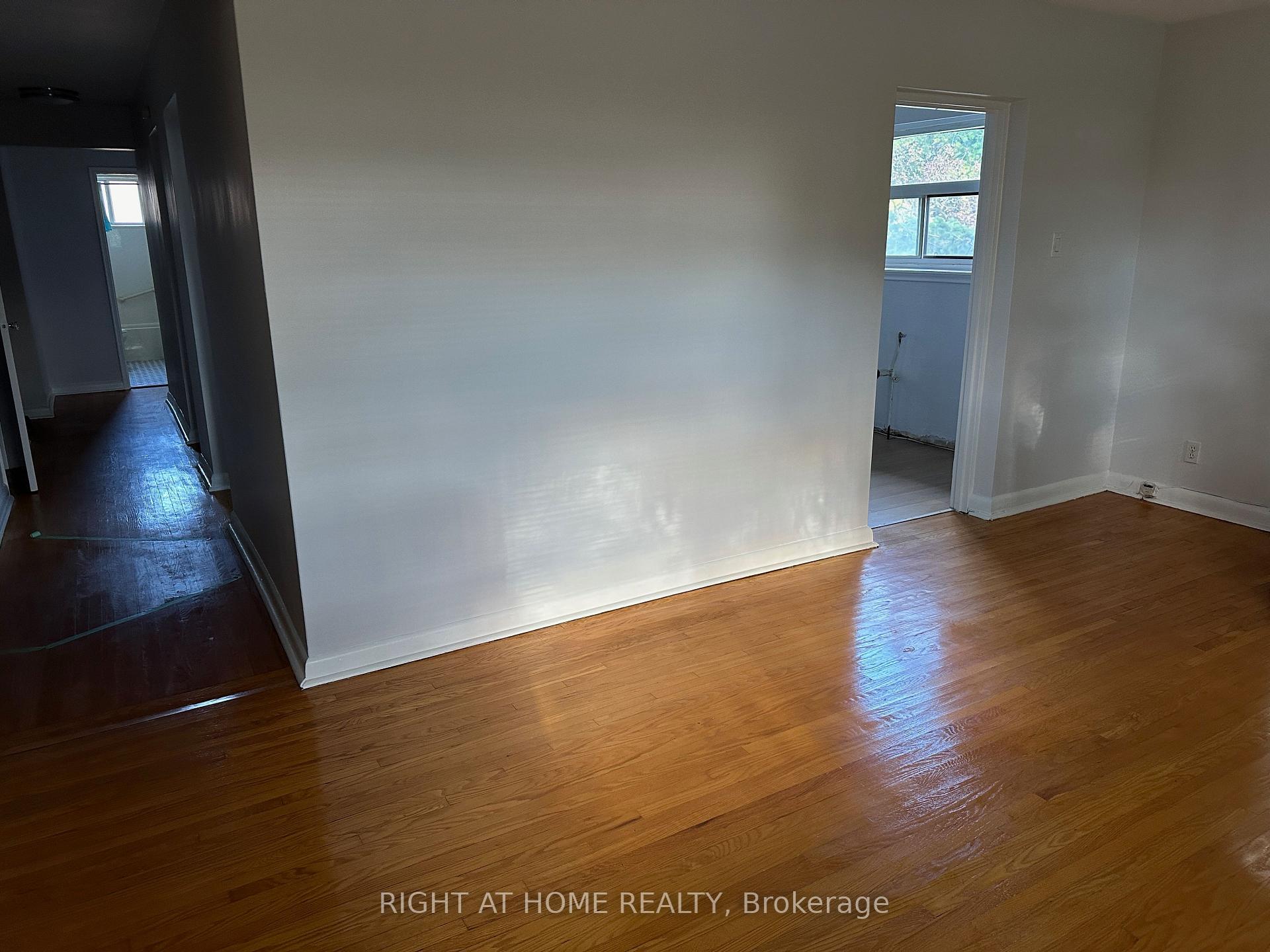 Photo 3 of Unit 5, 1033 Ravine Road, Oshawa, Lakeview — HOMEH