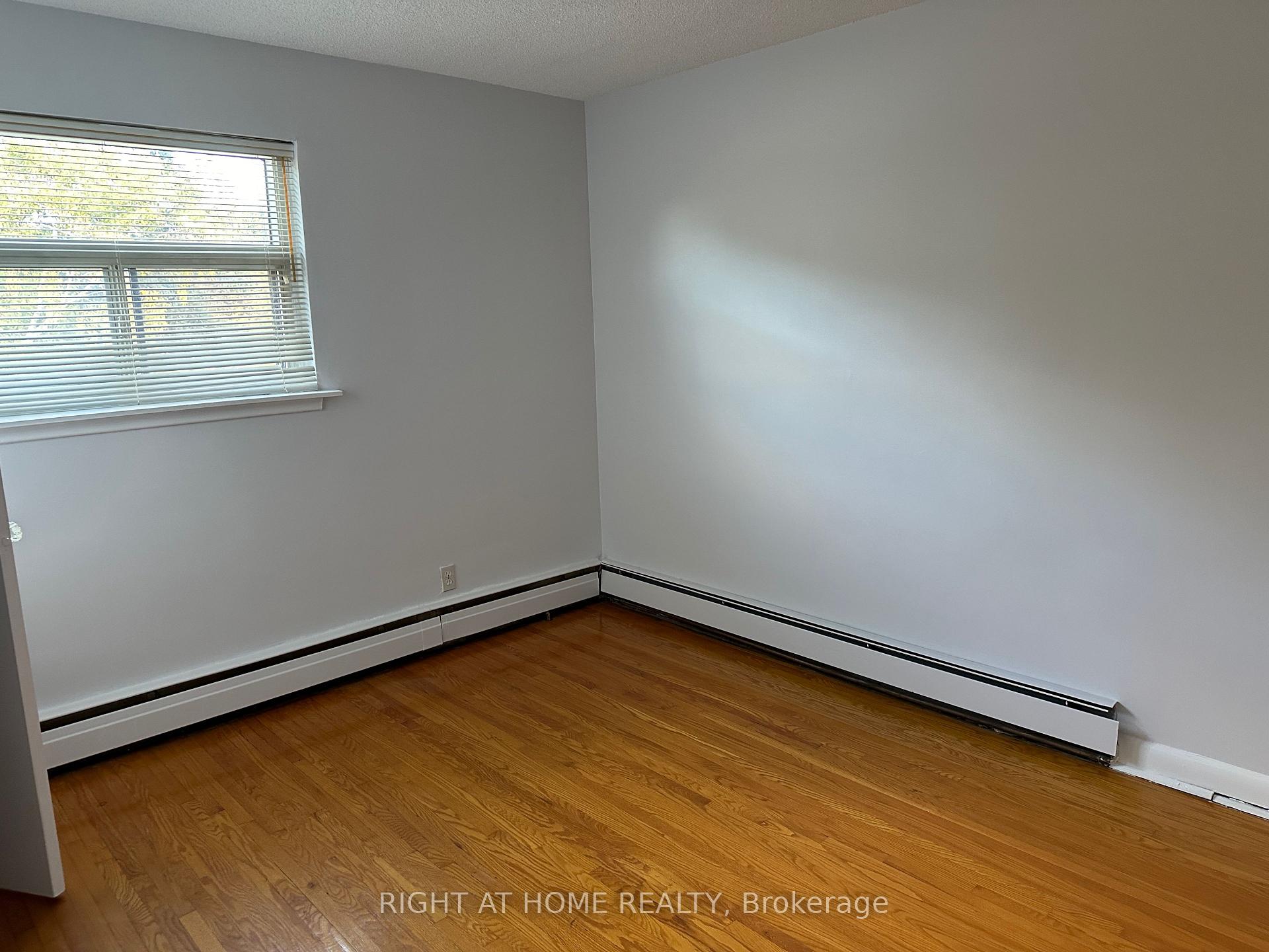 Photo 9 of Unit 5, 1033 Ravine Road, Oshawa, Lakeview — HOMEH