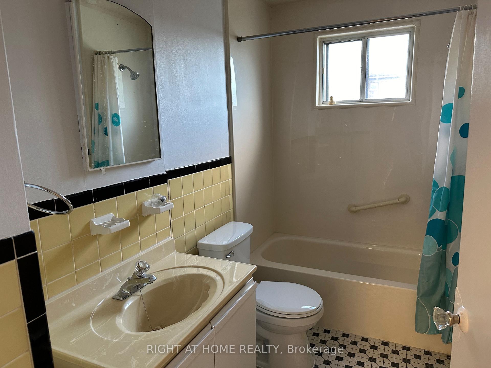 Photo 11 of Unit 5, 1033 Ravine Road, Oshawa, Lakeview — HOMEH