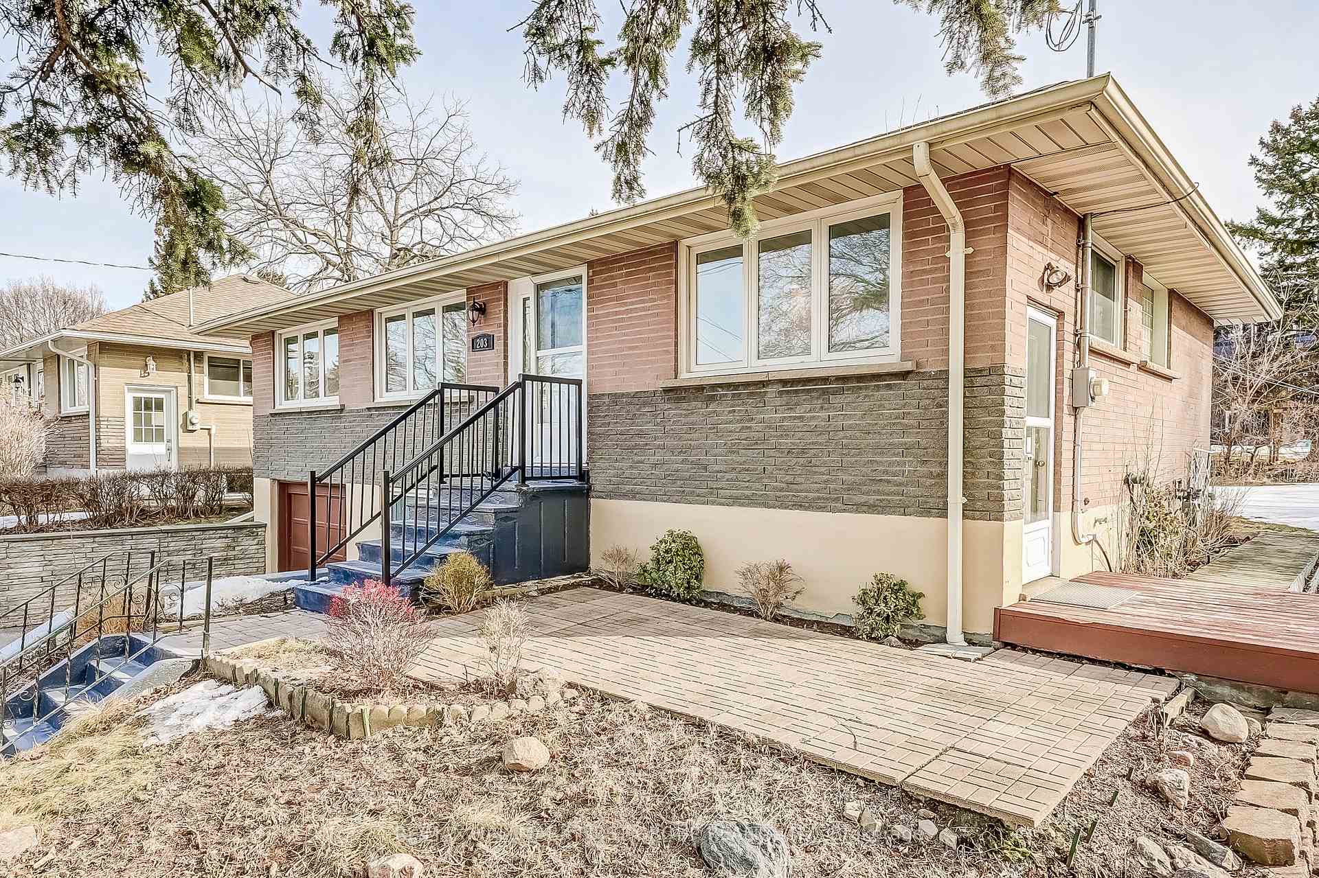 Photo 2 of 203 Hallett Avenue, Whitby, Lynde Creek — HOMEH