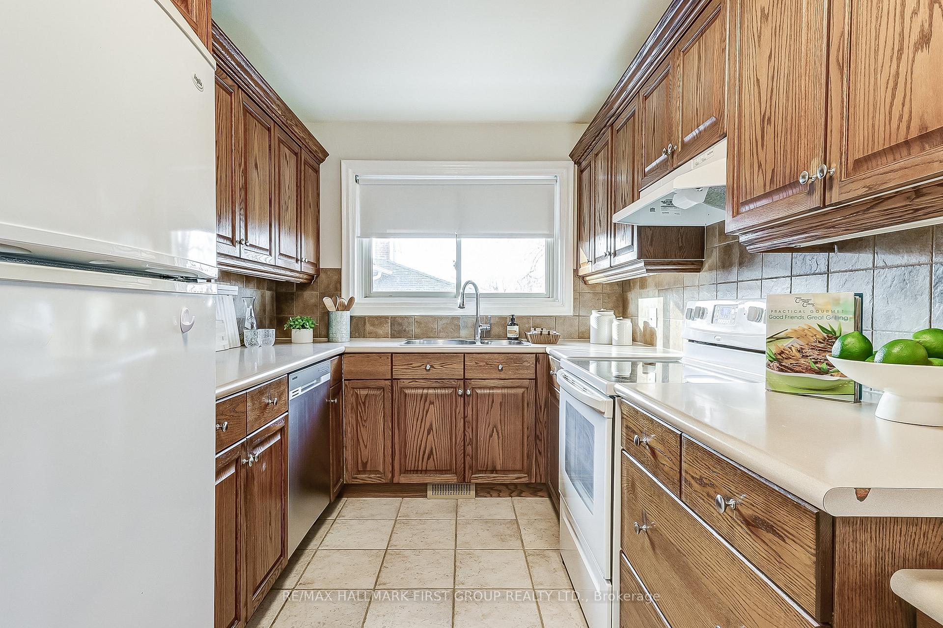 Photo 11 of 203 Hallett Avenue, Whitby, Lynde Creek — HOMEH
