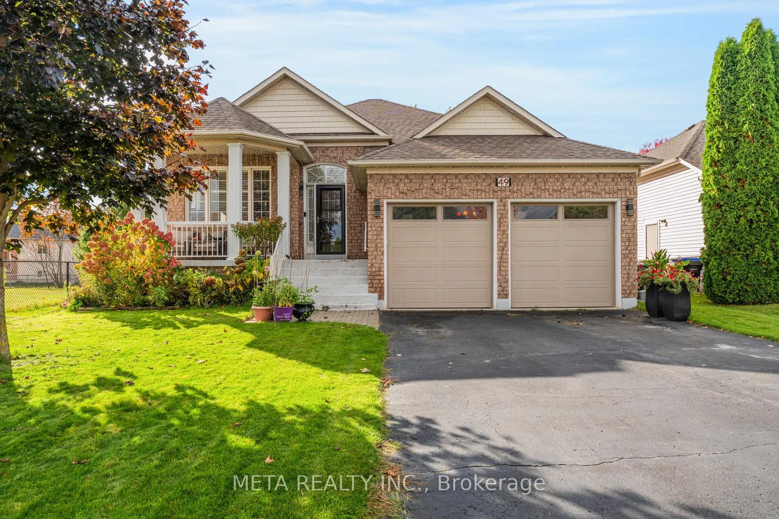 Photo 2 of 49 Red Pine Crescent, Wasaga Beach — HOMEH