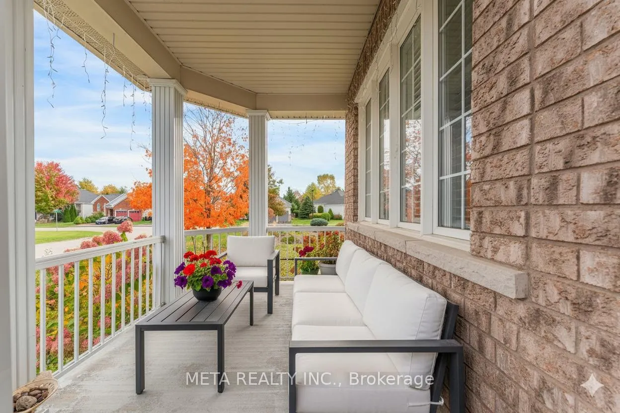Photo 5 of 49 Red Pine Crescent, Wasaga Beach — HOMEH