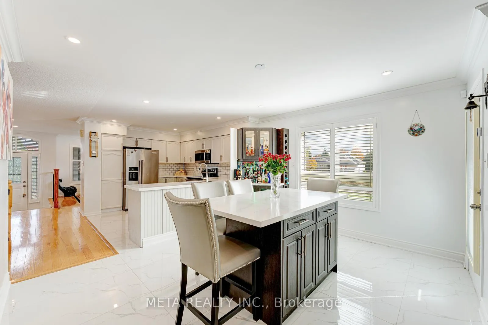 Photo 10 of 49 Red Pine Crescent, Wasaga Beach — HOMEH