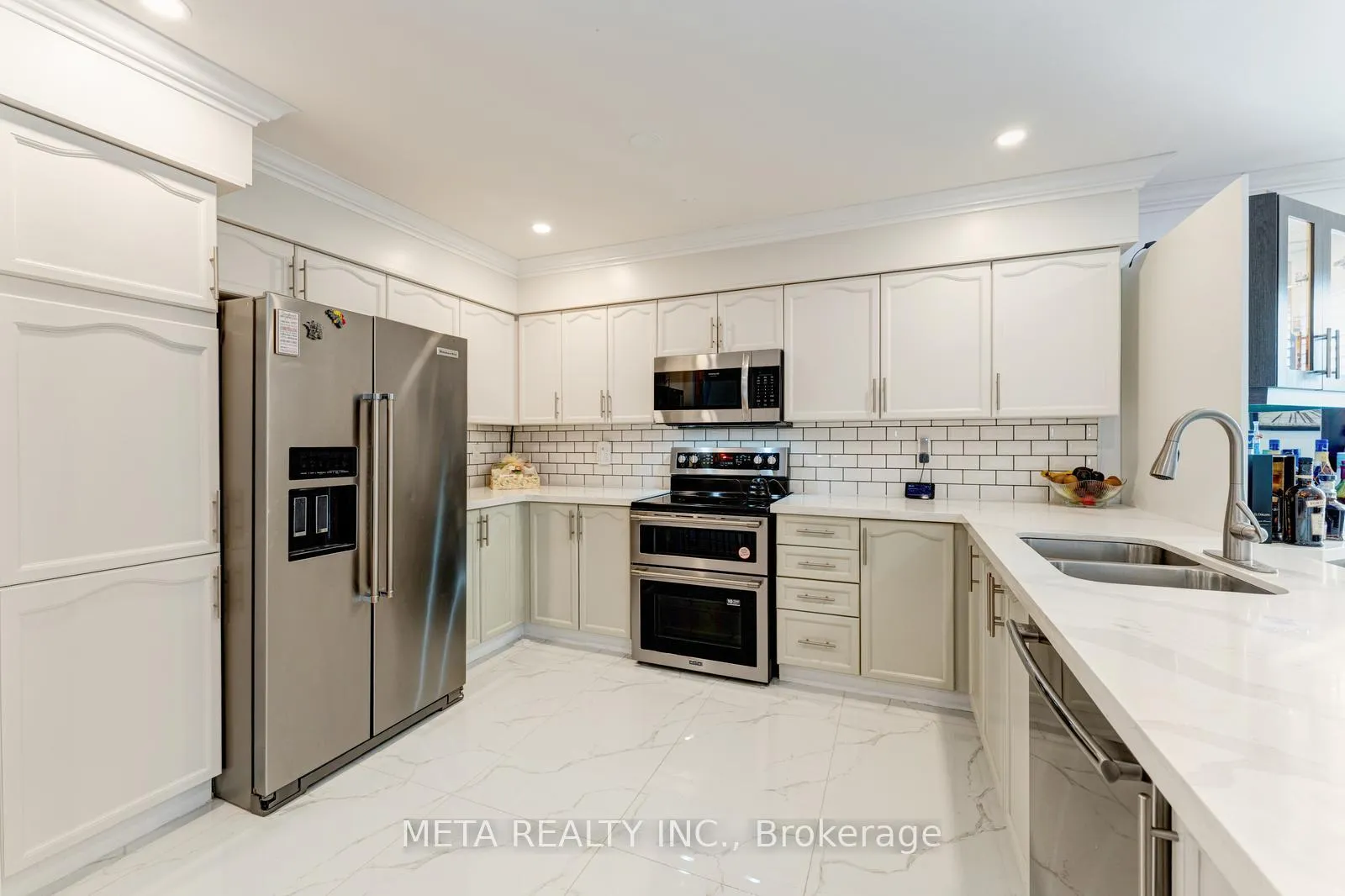 Photo 12 of 49 Red Pine Crescent, Wasaga Beach — HOMEH