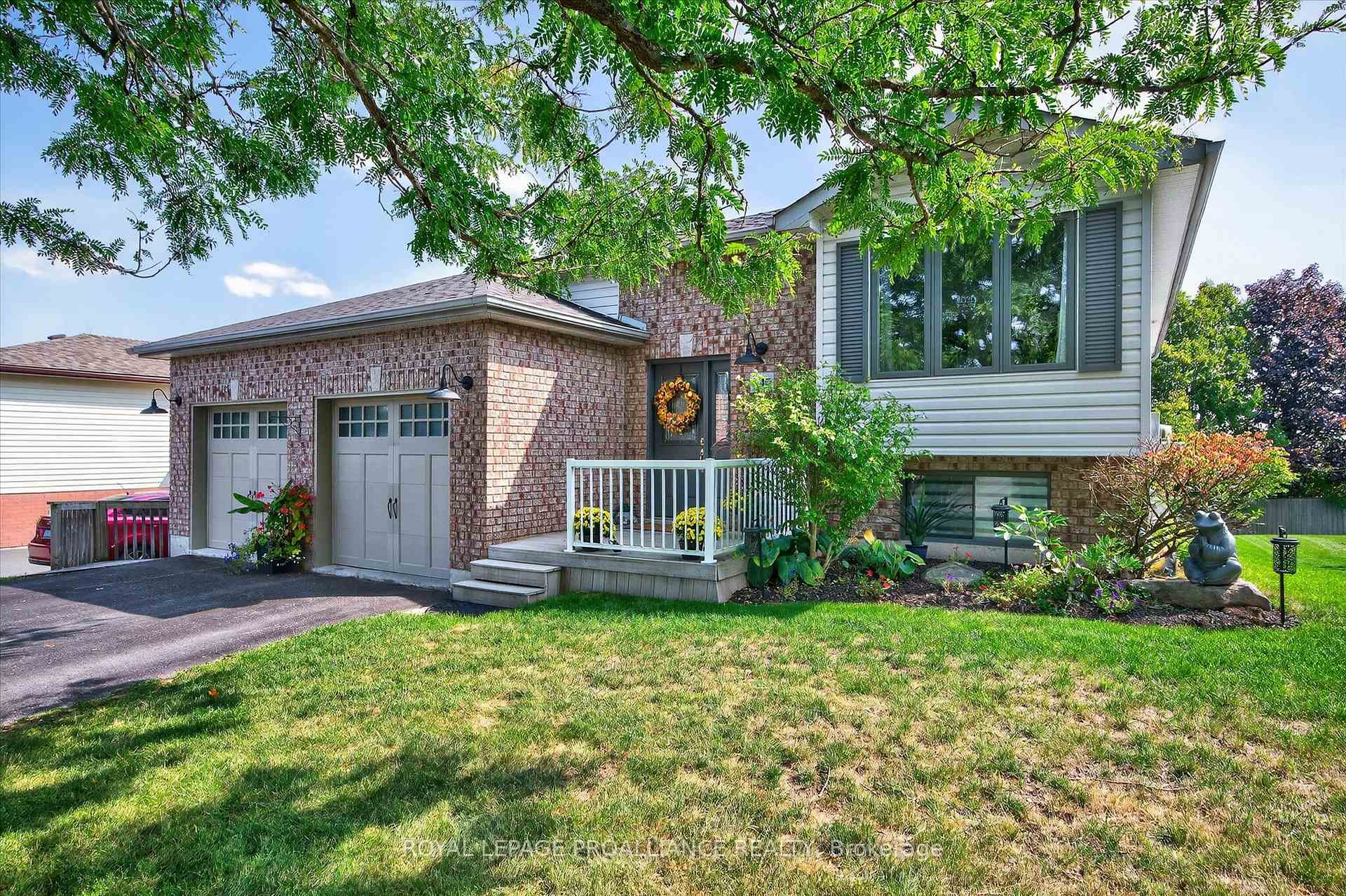 Photo 2 of 845 Stewart Drive, Peterborough, Ashburnham Ward 4 — HOMEH