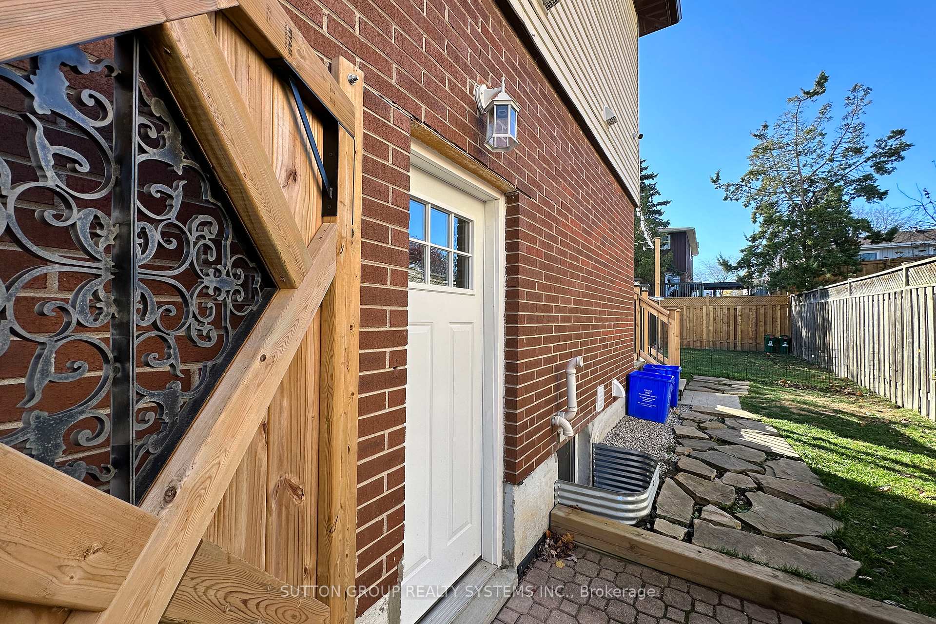Photo 2 of Unit lower, 401 Vancouver Crescent, Oshawa, Vanier — HOMEH