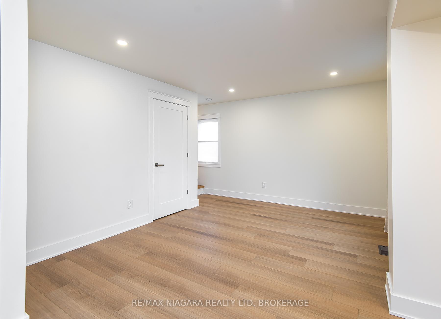 Photo 16 of 463 Wallace Avenue N, Welland, Welland Downtown — HOMEH