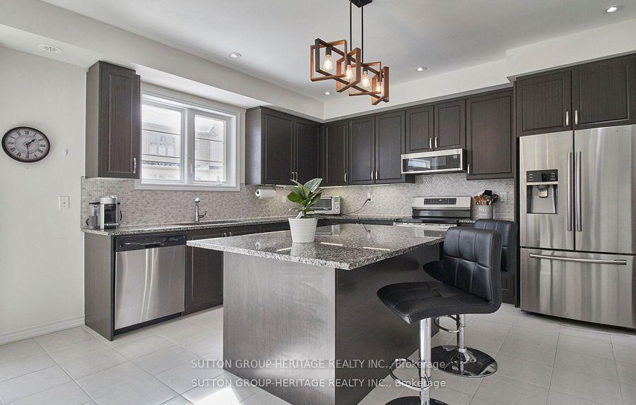 Photo 10 of 42 Westbury Way, Whitby, Brooklin — HOMEH