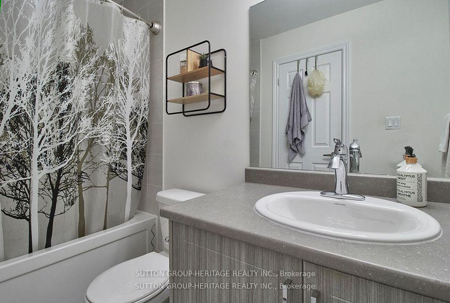 Photo 24 of 42 Westbury Way, Whitby, Brooklin — HOMEH