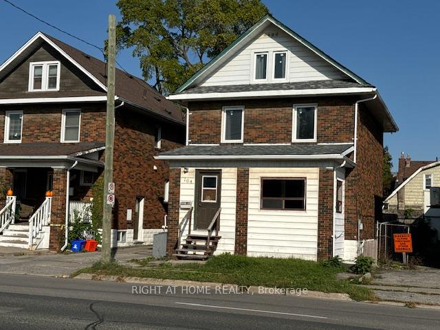 Front of 164 Adelaide Avenue E