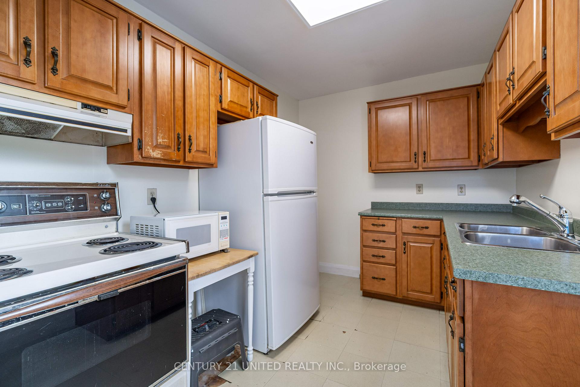 Photo 10 of 513 Parkhill Road W, Peterborough, Town Ward 3 — HOMEH