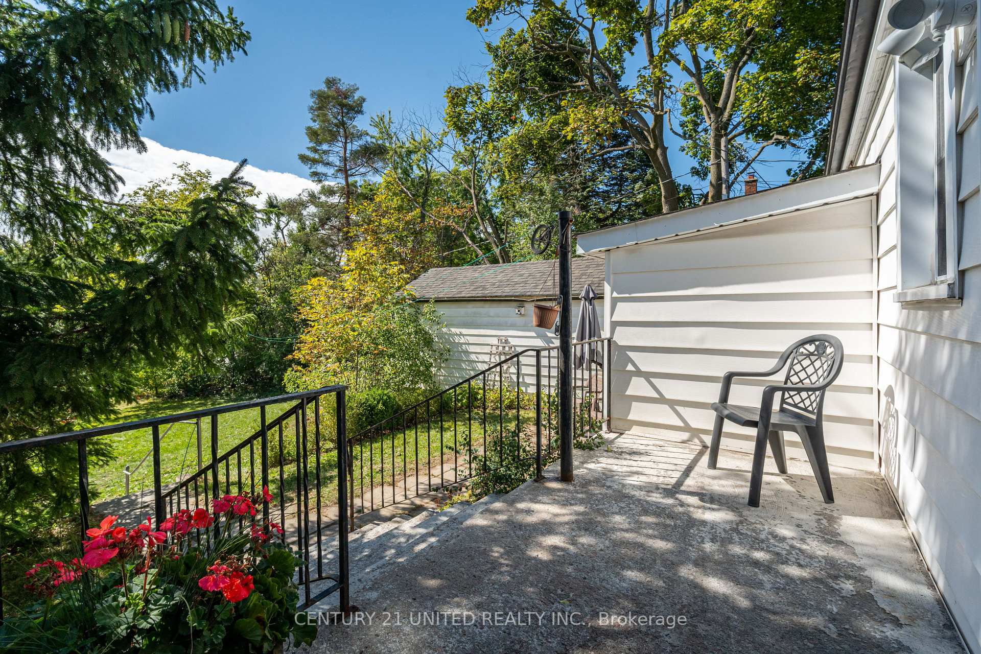 Photo 17 of 513 Parkhill Road W, Peterborough, Town Ward 3 — HOMEH