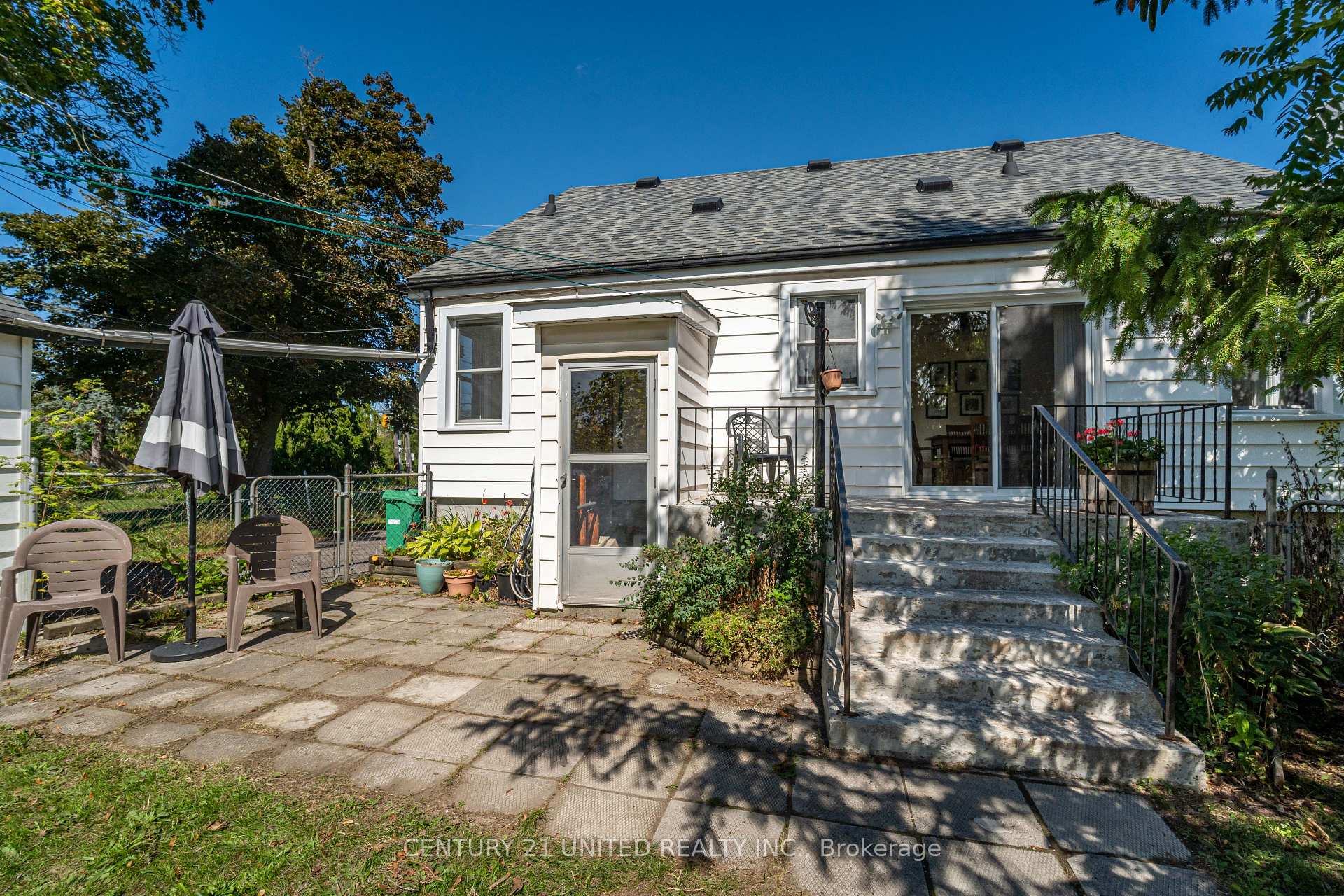 Photo 18 of 513 Parkhill Road W, Peterborough, Town Ward 3 — HOMEH