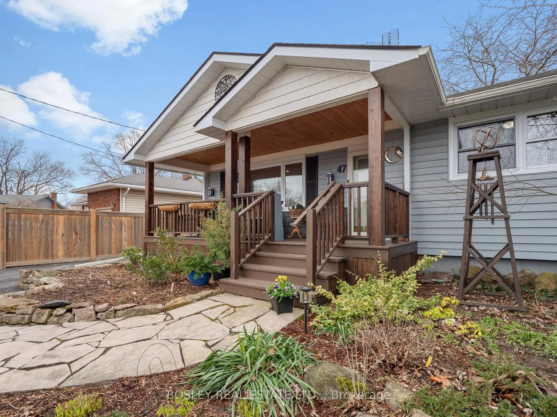 Photo 2 of 47 Albany Drive, St. Catharines, Lakeport — HOMEH