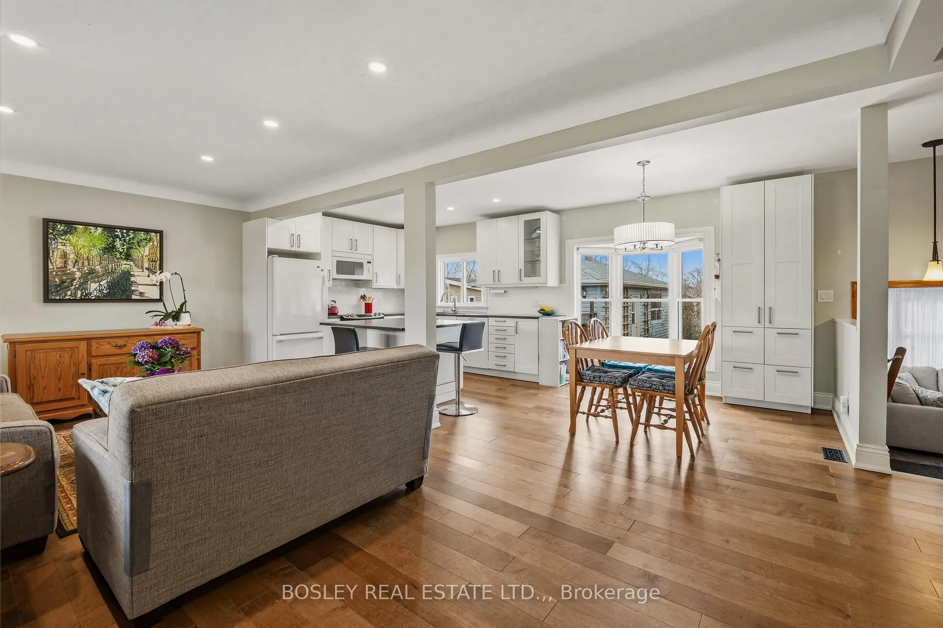Photo 4 of 47 Albany Drive, St. Catharines, Lakeport — HOMEH