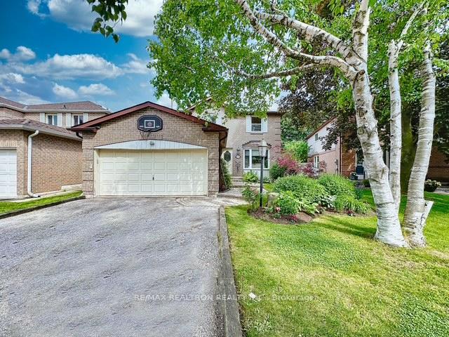 Photo 2 of 17 Colvin Crescent, Vaughan, Brownridge — HOMEH