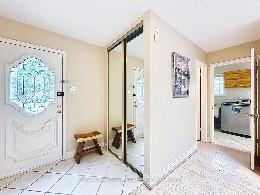 Photo 4 of 17 Colvin Crescent, Vaughan, Brownridge — HOMEH
