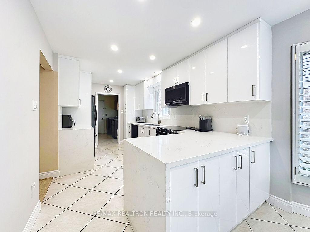 Photo 8 of 17 Colvin Crescent, Vaughan, Brownridge — HOMEH
