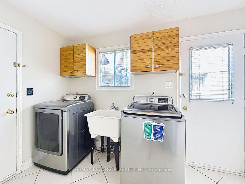 Photo 15 of 17 Colvin Crescent, Vaughan, Brownridge — HOMEH