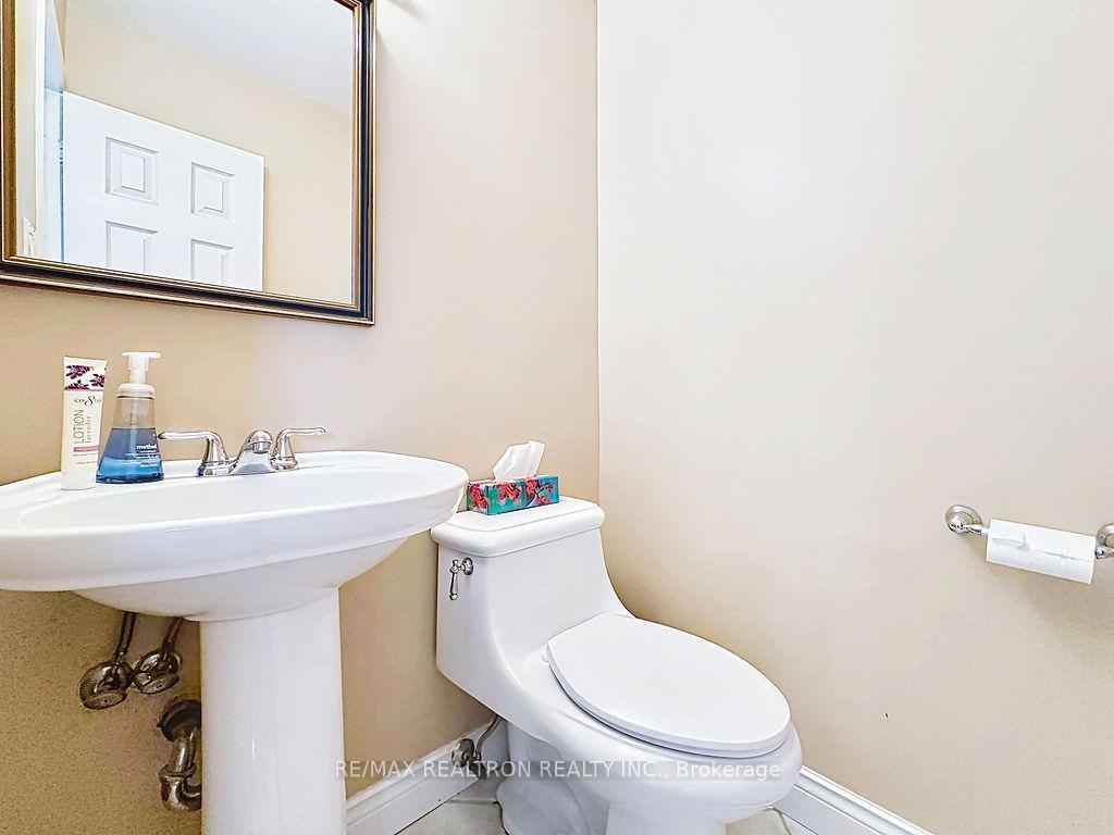 Photo 16 of 17 Colvin Crescent, Vaughan, Brownridge — HOMEH