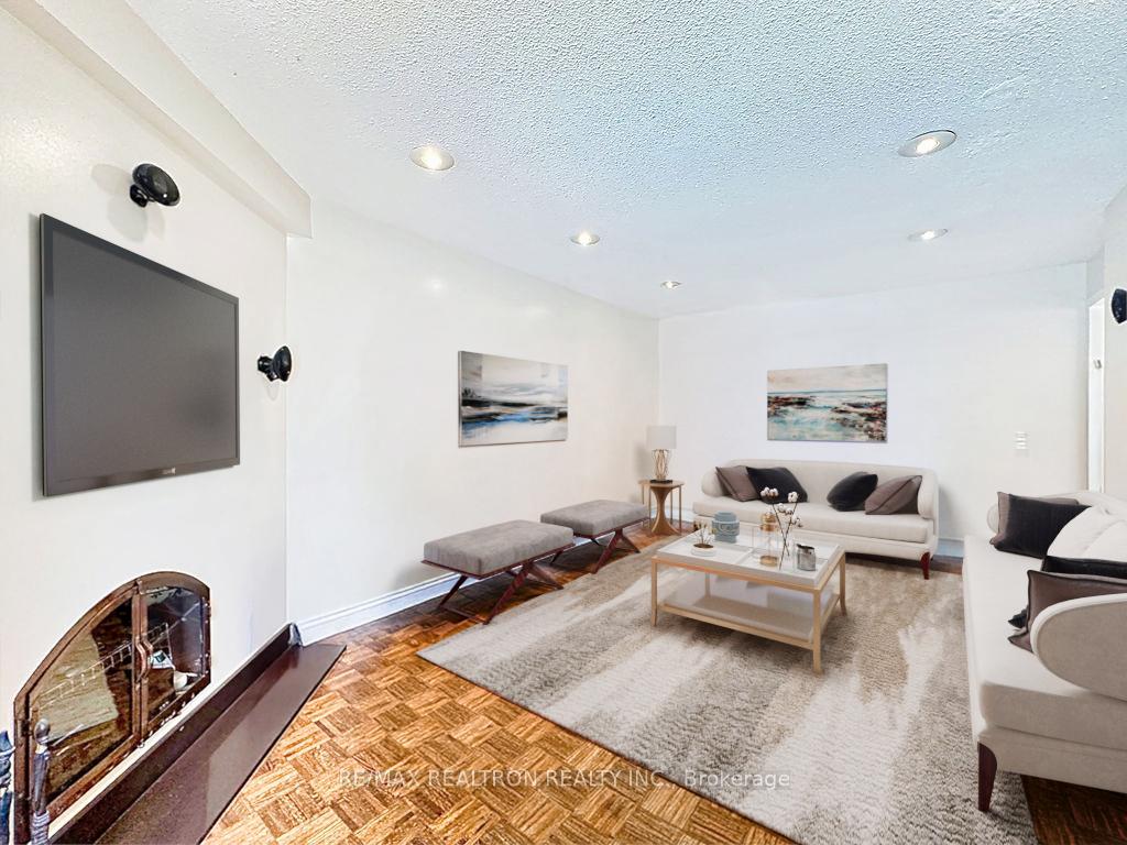 Photo 19 of 17 Colvin Crescent, Vaughan, Brownridge — HOMEH