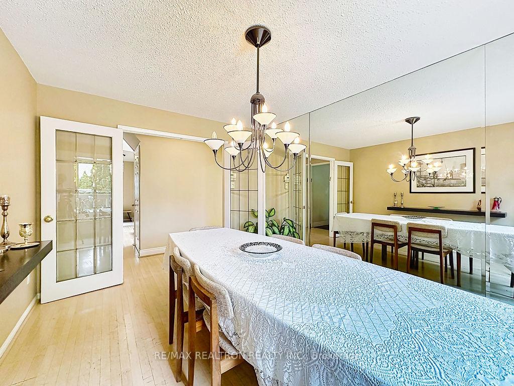 Photo 21 of 17 Colvin Crescent, Vaughan, Brownridge — HOMEH