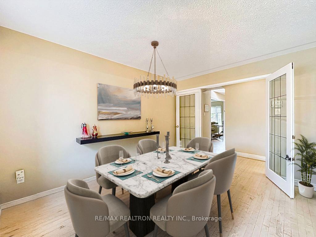 Photo 23 of 17 Colvin Crescent, Vaughan, Brownridge — HOMEH