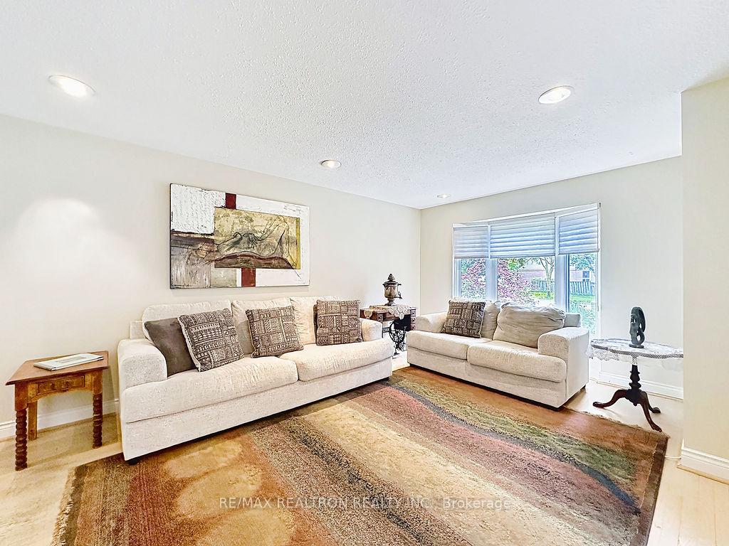 Photo 24 of 17 Colvin Crescent, Vaughan, Brownridge — HOMEH