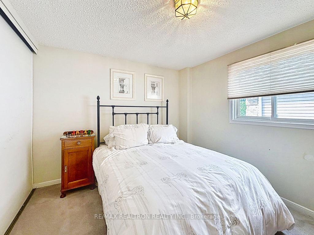 Photo 34 of 17 Colvin Crescent, Vaughan, Brownridge — HOMEH