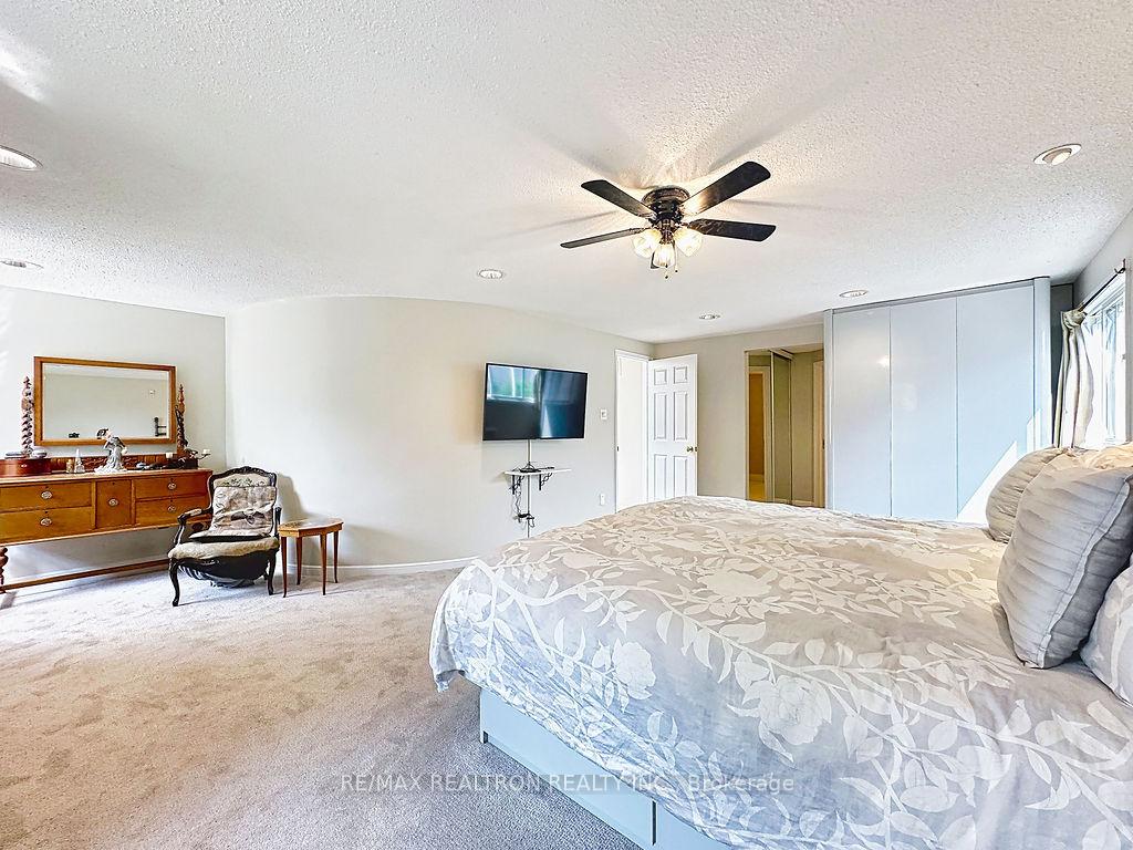 Photo 37 of 17 Colvin Crescent, Vaughan, Brownridge — HOMEH