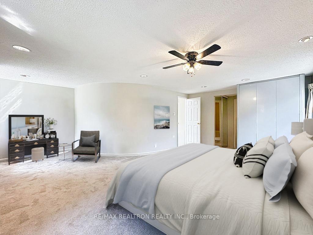 Photo 38 of 17 Colvin Crescent, Vaughan, Brownridge — HOMEH