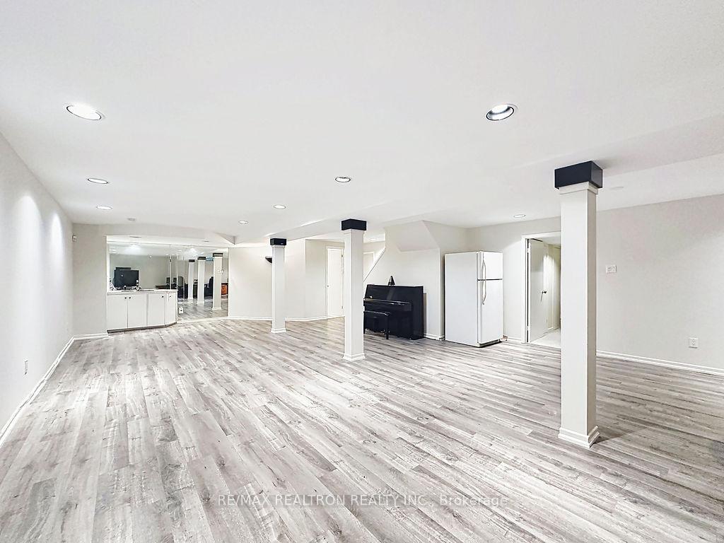 Photo 39 of 17 Colvin Crescent, Vaughan, Brownridge — HOMEH