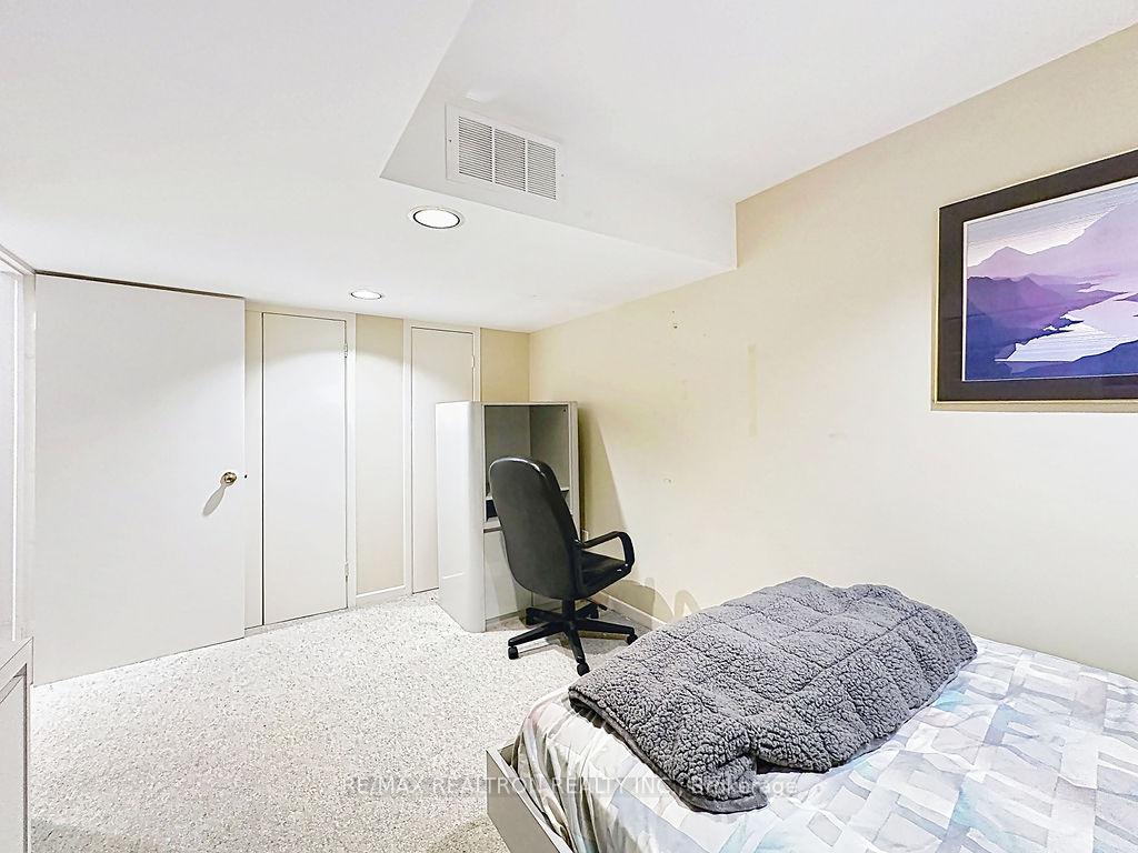 Photo 43 of 17 Colvin Crescent, Vaughan, Brownridge — HOMEH