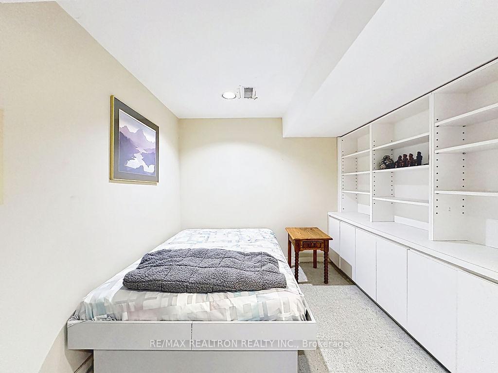 Photo 44 of 17 Colvin Crescent, Vaughan, Brownridge — HOMEH