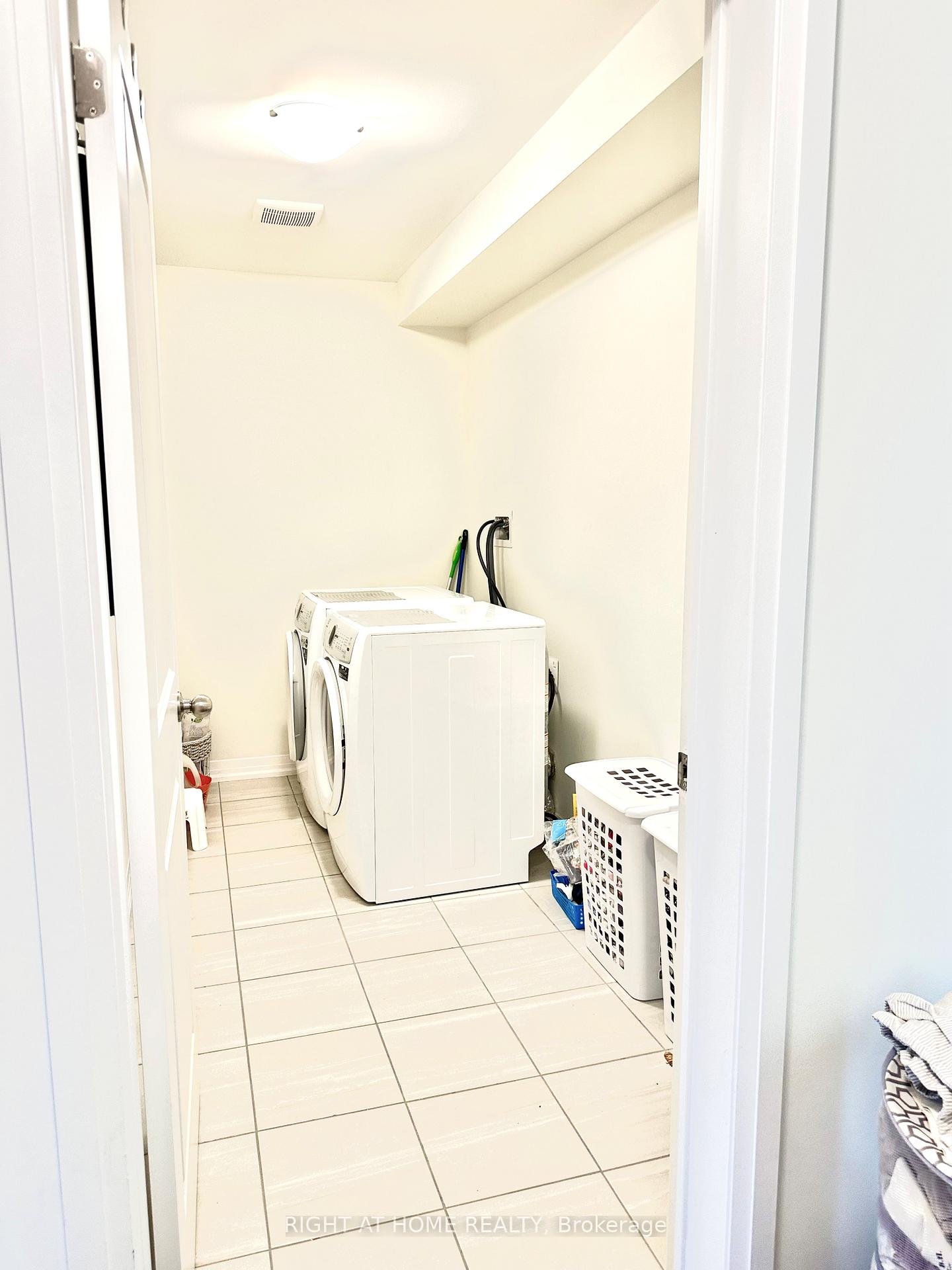 Photo 14 of 6 Klein Way E, Whitby, Taunton North — HOMEH