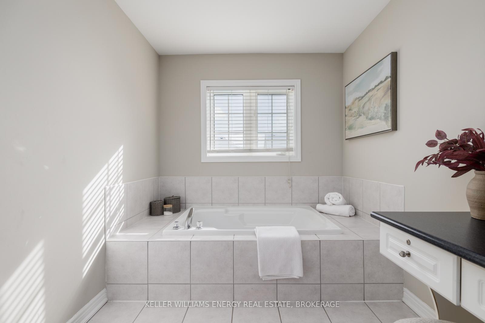 Photo 24 of 1091 Windrush Drive, Oshawa, Taunton — HOMEH