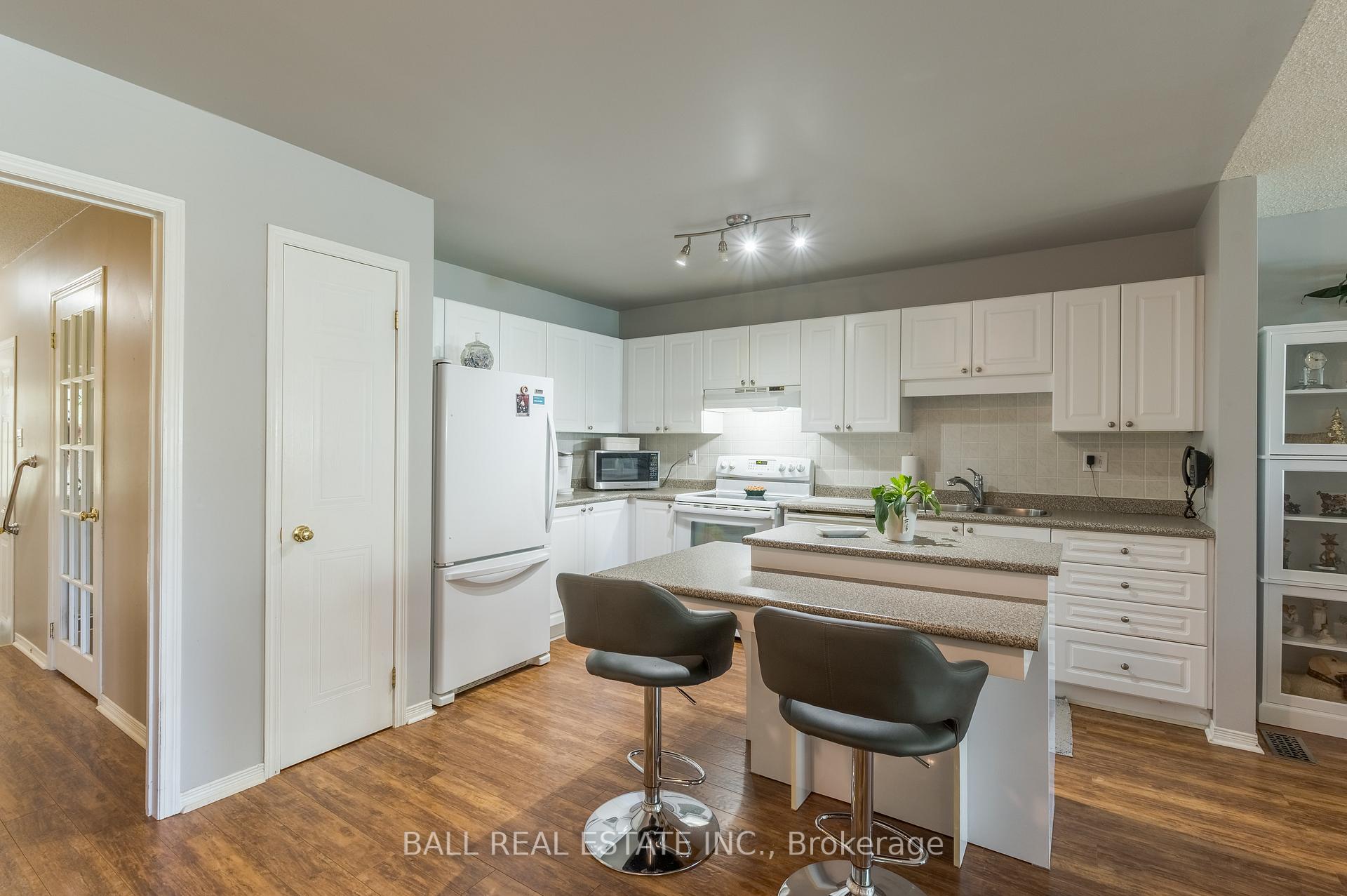 Photo 5 of 3014 Westridge Boulevard, Peterborough, Monaghan Ward 2 — HOMEH